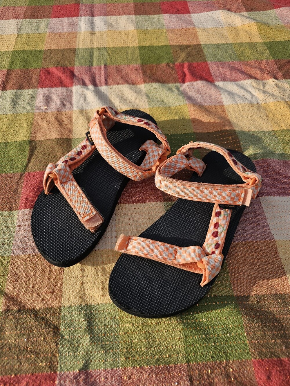 Teva Women’s Original Universal Sandals Size 4 Orange Peach Gingham Floral Strap